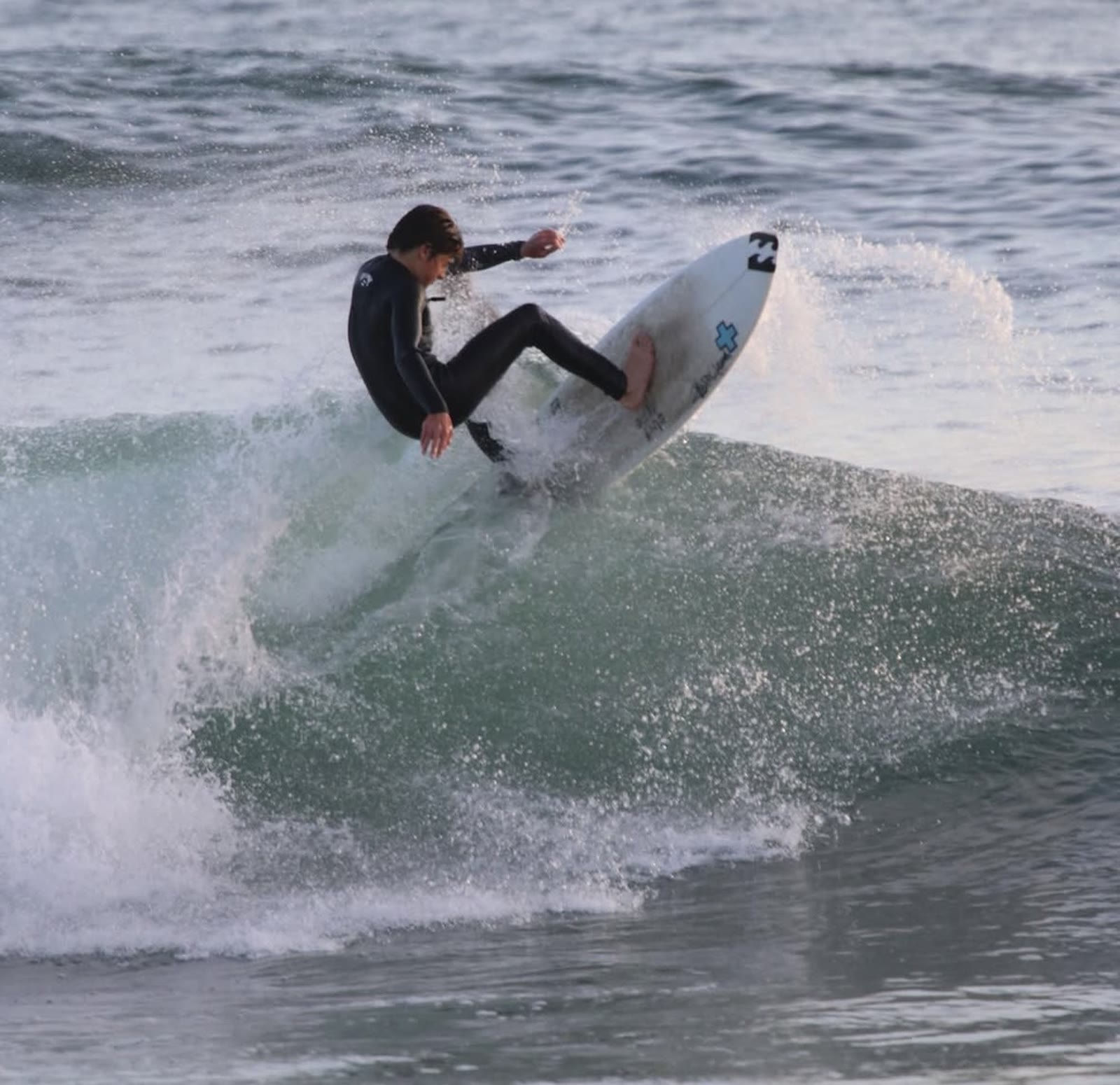 Surfer snapping off the lip